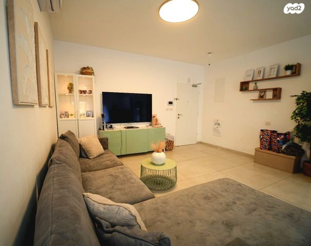 דירת גן, גדולי האומה 11, שמעון פרס/ האצטדיון, נהריה