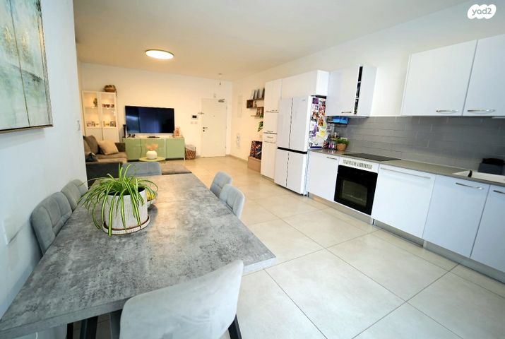 דירת גן, גדולי האומה 11, שמעון פרס/ האצטדיון, נהריה