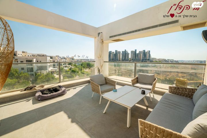 גג/ פנטהאוז, דוכיפת, הציפורים, מודיעין מכבים רעות