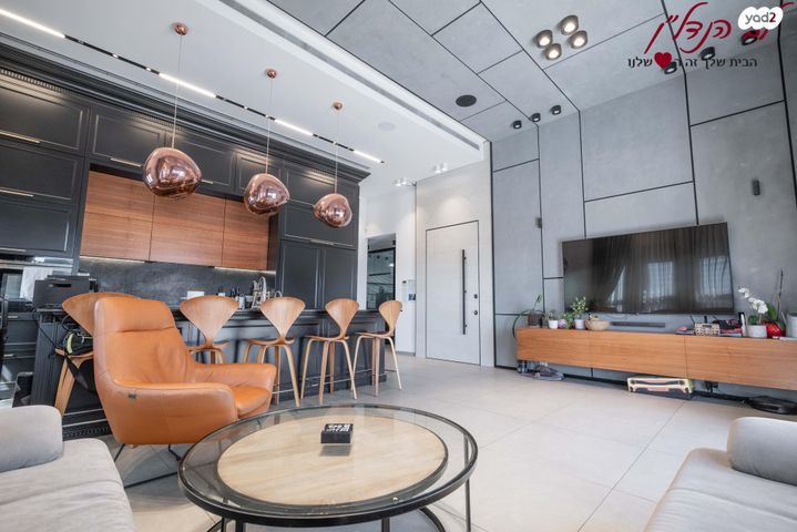 גג/ פנטהאוז, דוכיפת, הציפורים, מודיעין מכבים רעות