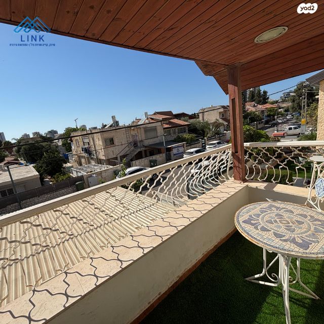 דירה, לוי אשכול, כהן, טירת כרמל