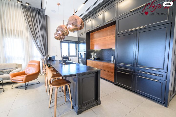 גג/ פנטהאוז, דוכיפת, הציפורים, מודיעין מכבים רעות