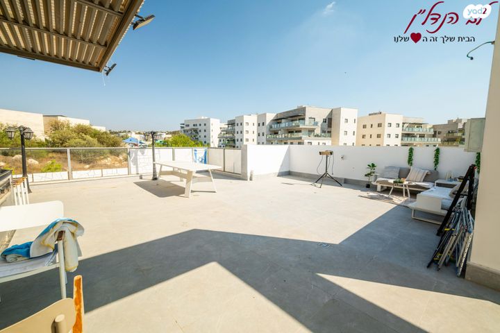 גג/ פנטהאוז, דוכיפת, הציפורים, מודיעין מכבים רעות