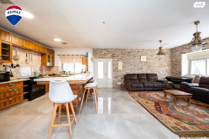 דו משפחתי, שושן, פרדס חנה כרכור