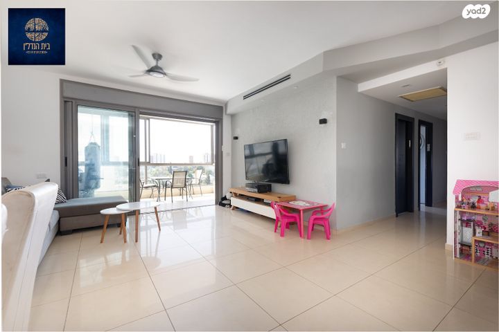 דירה, חתני פרס ישראל, באר יעקב