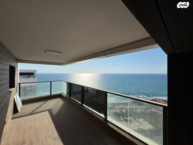 גג/ פנטהאוז, הביכורים, עין התכלת, נתניה