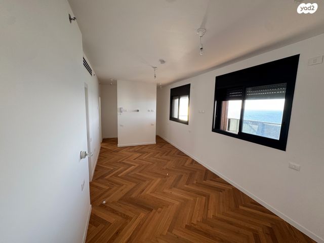 גג/ פנטהאוז, הביכורים, עין התכלת, נתניה