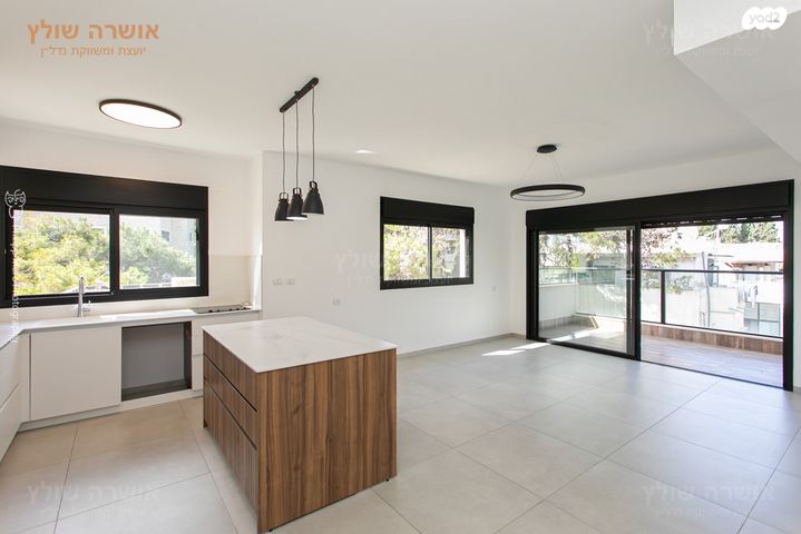 דירה, שדרות מוריה, מרכז הכרמל, חיפה