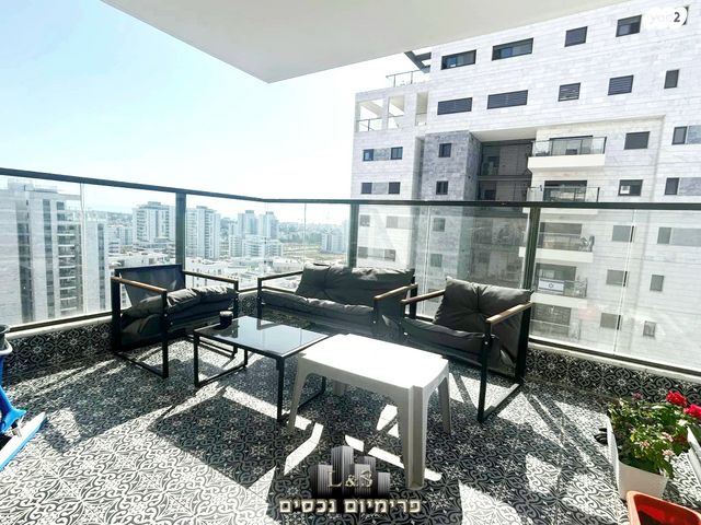 דירה, חיים לבב, יצחק שמיר, נהריה