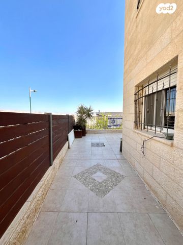 דו משפחתי, הנחושת, נופי סלע, מעלה אדומים