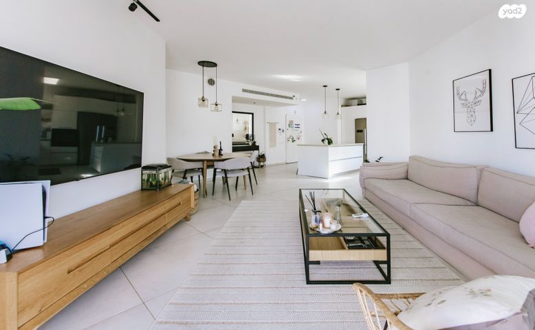 דירה, אלוף רחבעם זאבי, הדר המושבות החדשה / אם המושבות החדשה, פתח תקווה