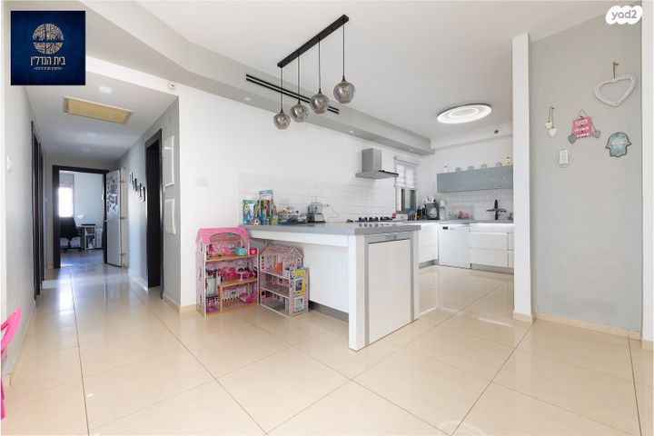 דירה, חתני פרס ישראל, באר יעקב