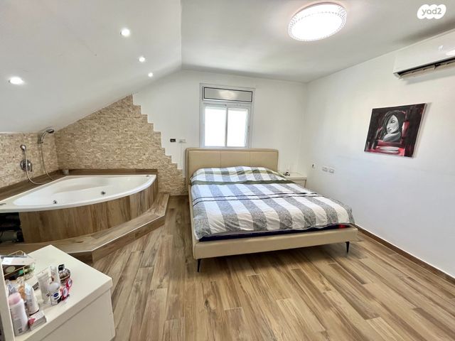 דו משפחתי, הנחושת, נופי סלע, מעלה אדומים