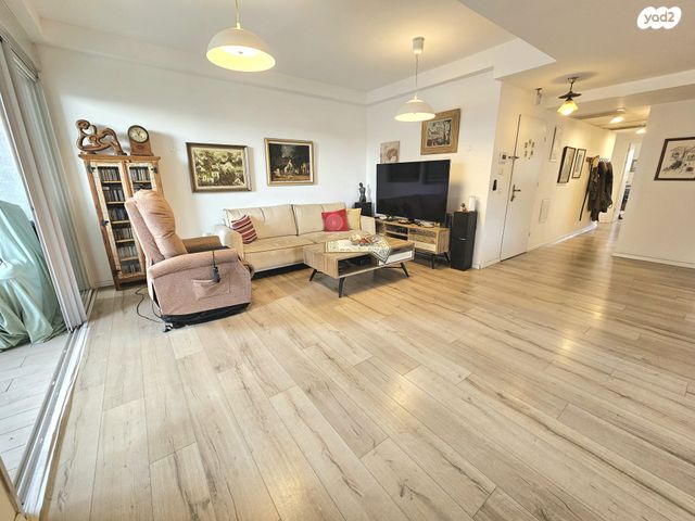 דירה, האלוף נחמיה תמרי 8, עליות, רמת גן