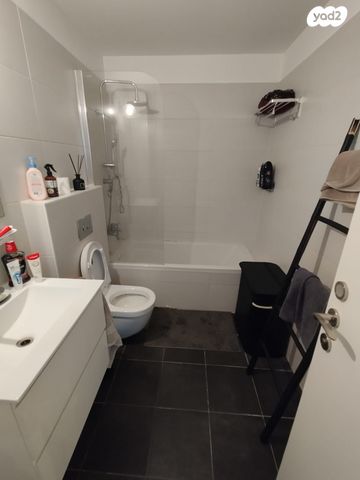 דירה, דרך מנחם בגין 158, מונטיפיורי, הרכבת, תל אביב יפו