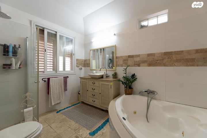 בית פרטי/ קוטג', לוטם 13, הפרחים, כפר ורדים