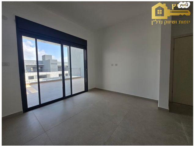 גג/ פנטהאוז, קיראון, קרית אונו