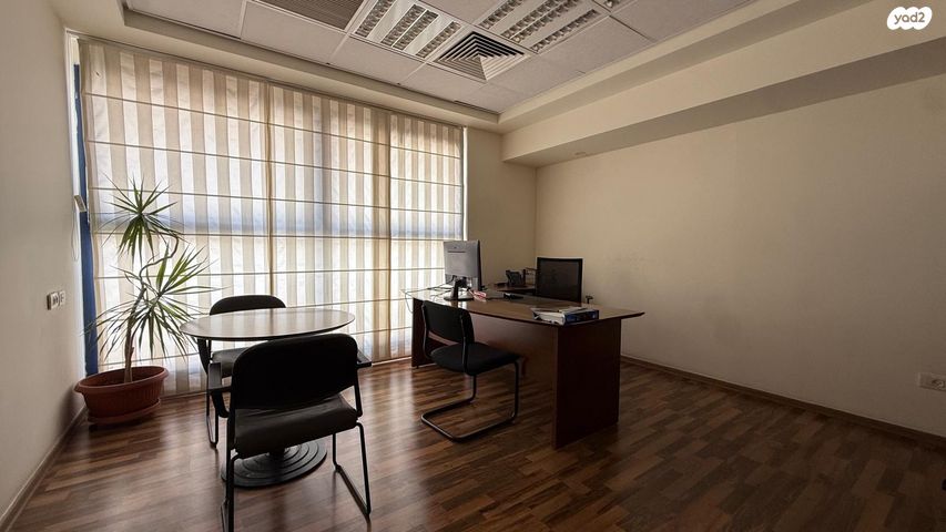 משרדים, פתח תקווה