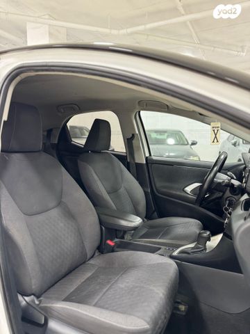 טויוטה יאריס