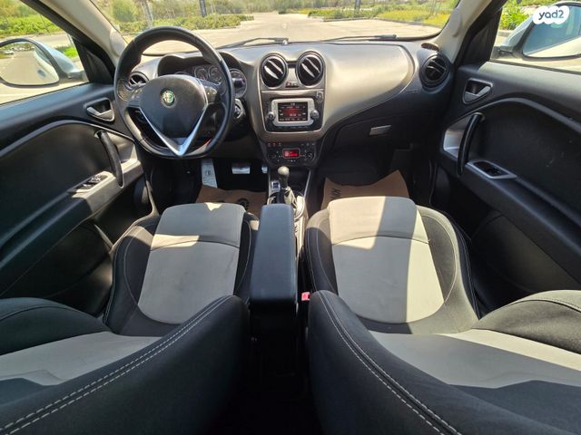 אלפא רומיאו מיטו