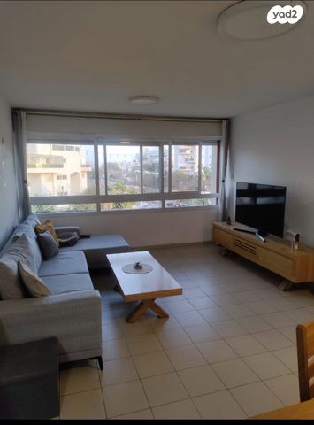 הרצל רוזנבלום 13