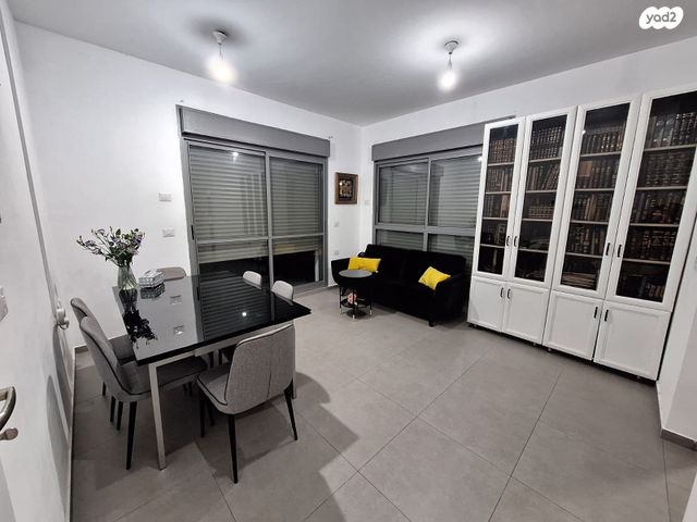 דירה, נצר חזני, נתיבות מערב, נתיבות