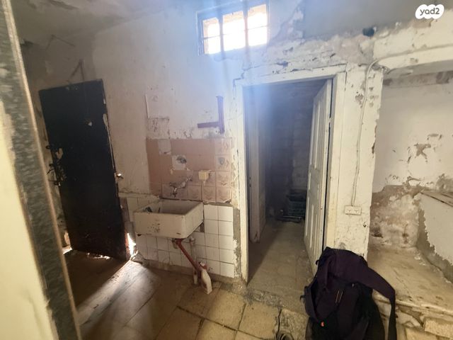 חנויות/ שטח מסחרי, דרך מנחם בגין 100, מונטיפיורי, הרכבת, תל אביב יפו