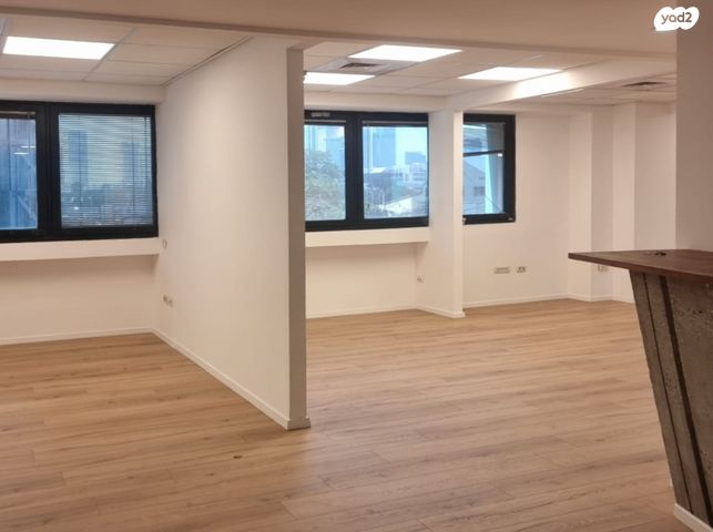 משרדים, יגאל אלון, תל אביב יפו