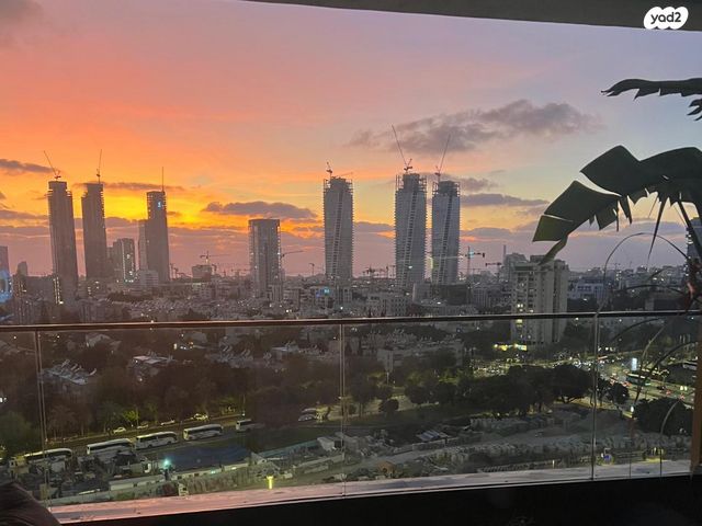 דרך מנחם בגין 158