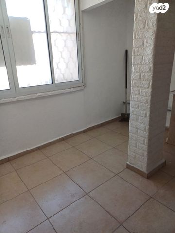 דירה, יוסף שפרינצק 34, שיכון א', קרית שמונה