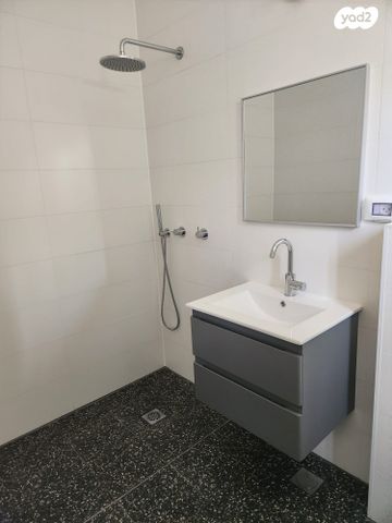 דירה, החורש 2, 2008, רעננה