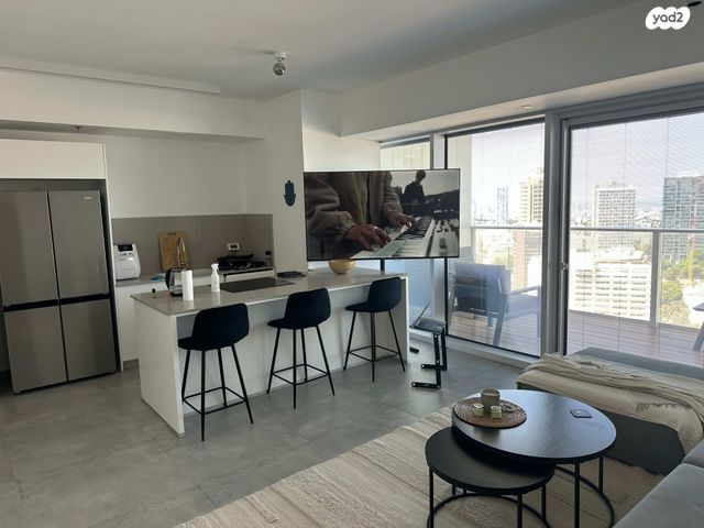 דרך מנחם בגין 146