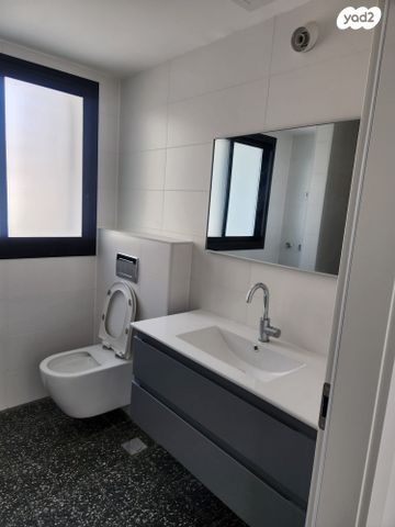 דירה, החורש 2, 2008, רעננה