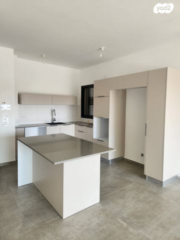 דירה, החורש 2, 2008, רעננה