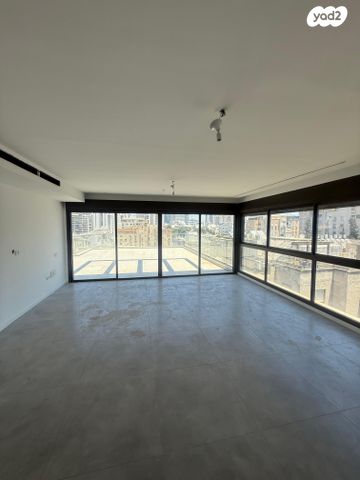 גג/ פנטהאוז, נחלת יצחק, תל אביב יפו