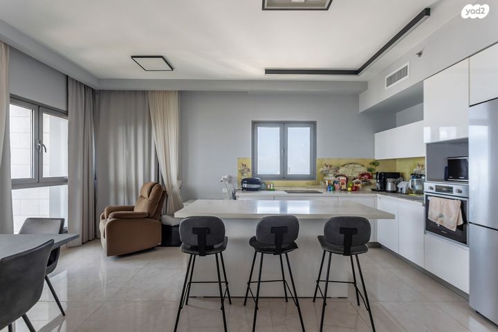 דירה, יצחק שדה 8, דרום מערב ותיק, בת ים