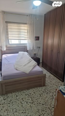 דירה, יהודה הלוי, דוד רזיאל, קרית שמונה