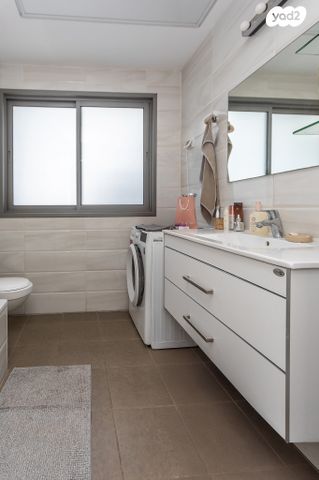 דירה, יצחק שדה 8, דרום מערב ותיק, בת ים