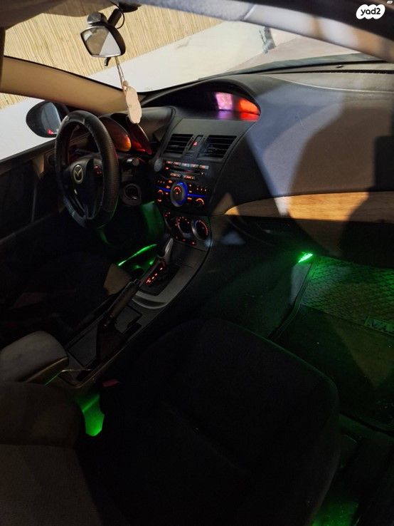 מודעת רכב מאזדה 3