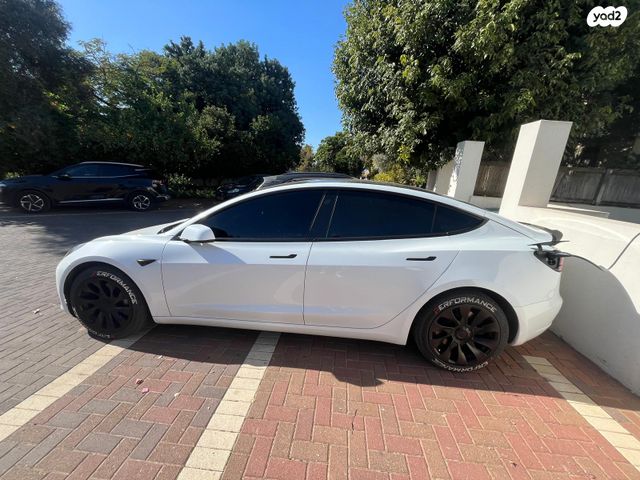 מודעת רכב טסלה מודל 3