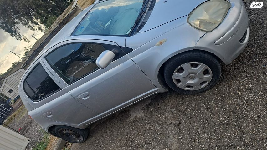 טויוטה יאריס