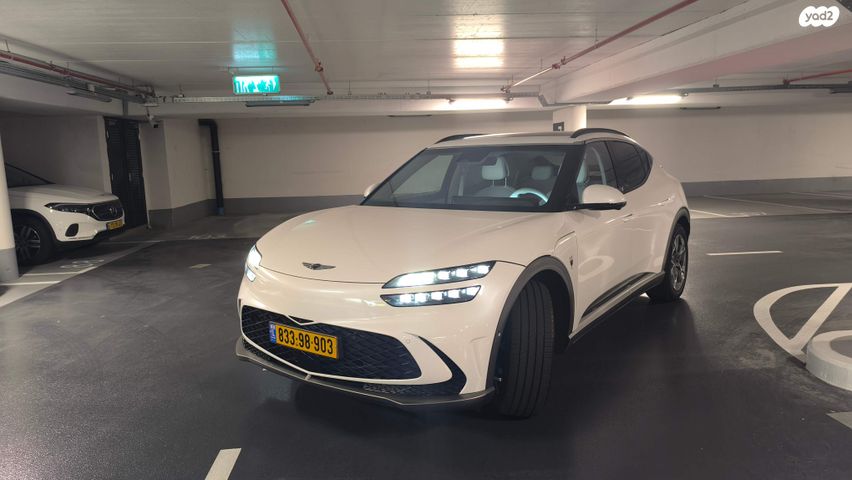 מודעת רכב ג'נסיס GV60