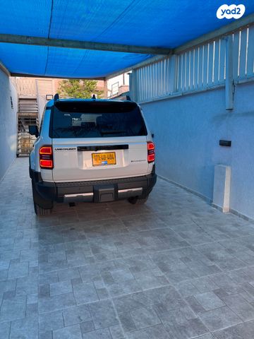 טויוטה לנד קרוזר