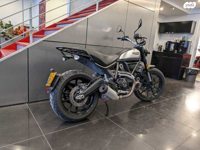 מודעת רכב דוקאטי סקרמבלר אייקון דארק