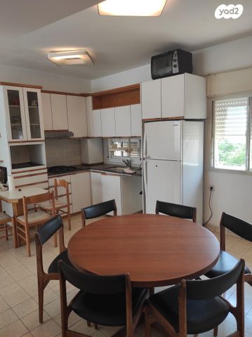 קרן היסוד 28