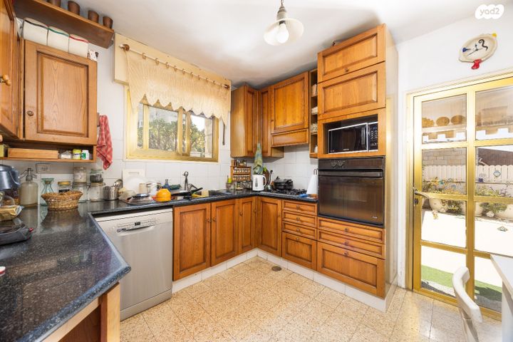 דירה, הרב יוסף חיים שרים, רמת שרת, ירושלים