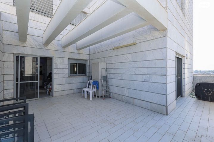 גג/ פנטהאוז, נאות רבין, יבנה