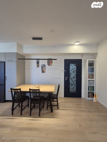 דירה, כיכר עמוס הנביא, הנביאים, מודיעין מכבים רעות