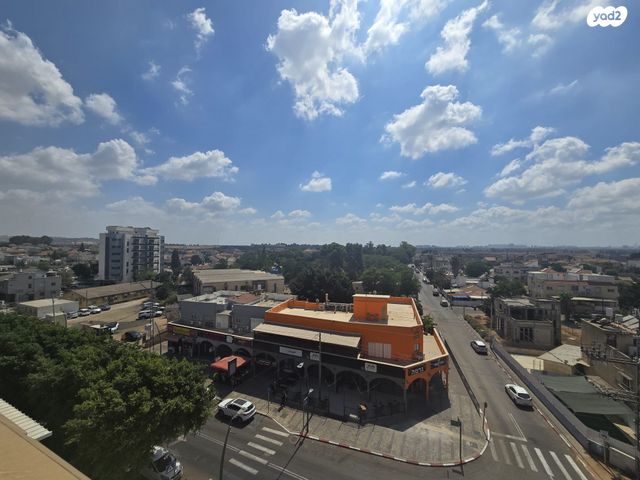 דירה, הרב שלום שבזי, אביב, ראש העין