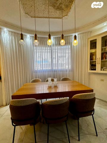 דו משפחתי, הנדיב, עכו